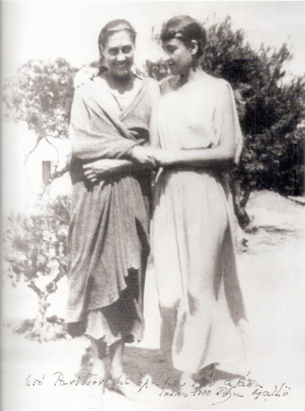 
	Koula Pratsika et Polyxeni Mathéy en 1931, archives de Rania Papadam.