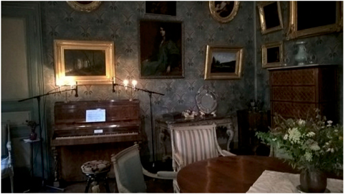 
	Maison de George Sand : piano de Chopin
	Source : http://micdiap.canalblog.com/archives/2017/12/13/35954547.html